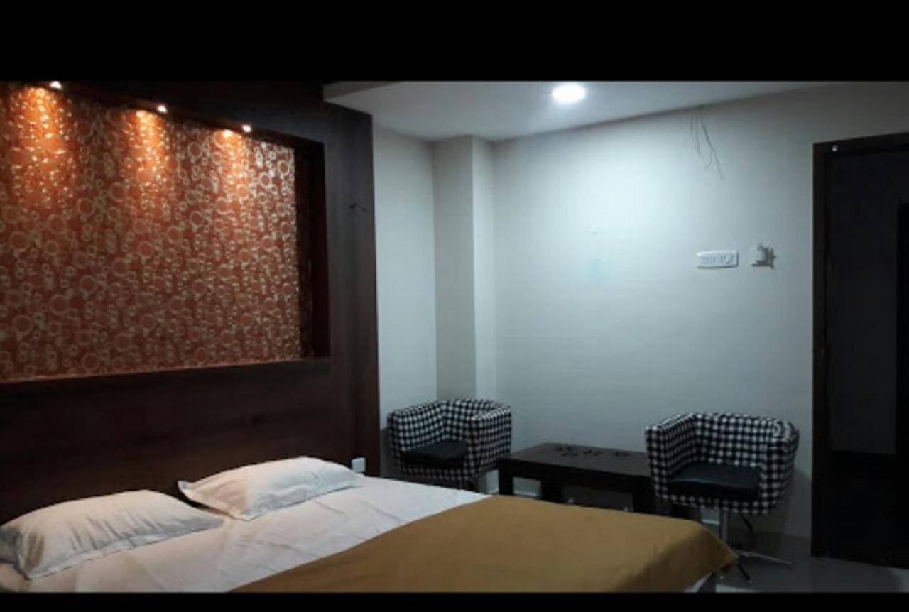 Hotel Gowri Sankar Ambāsamudram Exterior foto