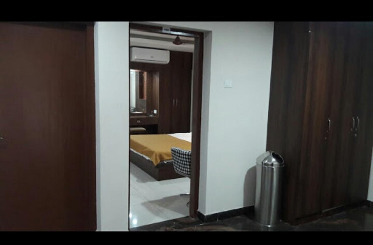 Hotel Gowri Sankar Ambāsamudram Exterior foto