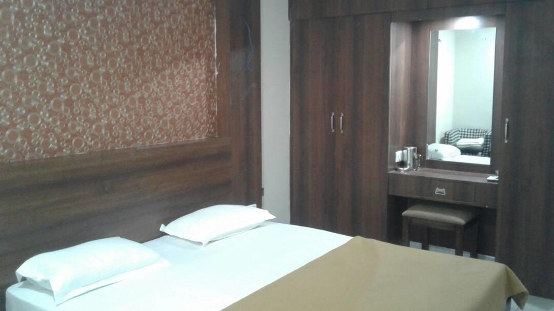 Hotel Gowri Sankar Ambāsamudram Exterior foto